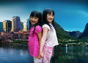 미아와 알렉산드라  포스터 (Twin Sisters poster)