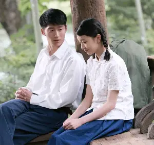 산사나무 아래 포스터 (Under the Hawthorn Tree poster)