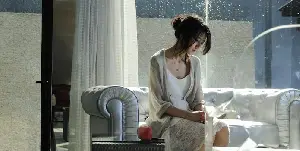 수색 포스터 (Caught in the Web poster)