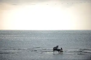바다 위의 피아노 포스터 (A Piano on the Sea poster)
