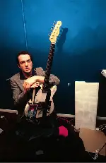 클래쉬의 전설: 조 스트러머 포스터 (Joe Strummer: The Future Is Unwritten poster)