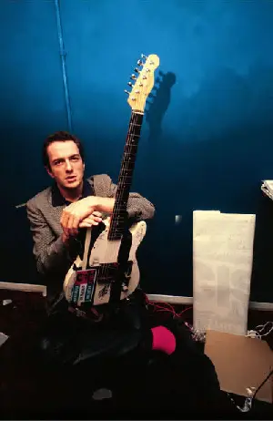 클래쉬의 전설: 조 스트러머 포스터 (Joe Strummer: The Future Is Unwritten poster)